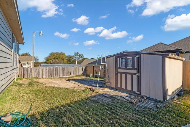 a view of a house with backyard and porch