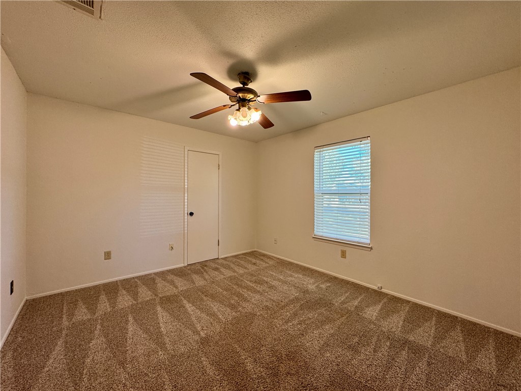 209 Travis Lane Hewitt, TX 76643 - Photo 13 of 16