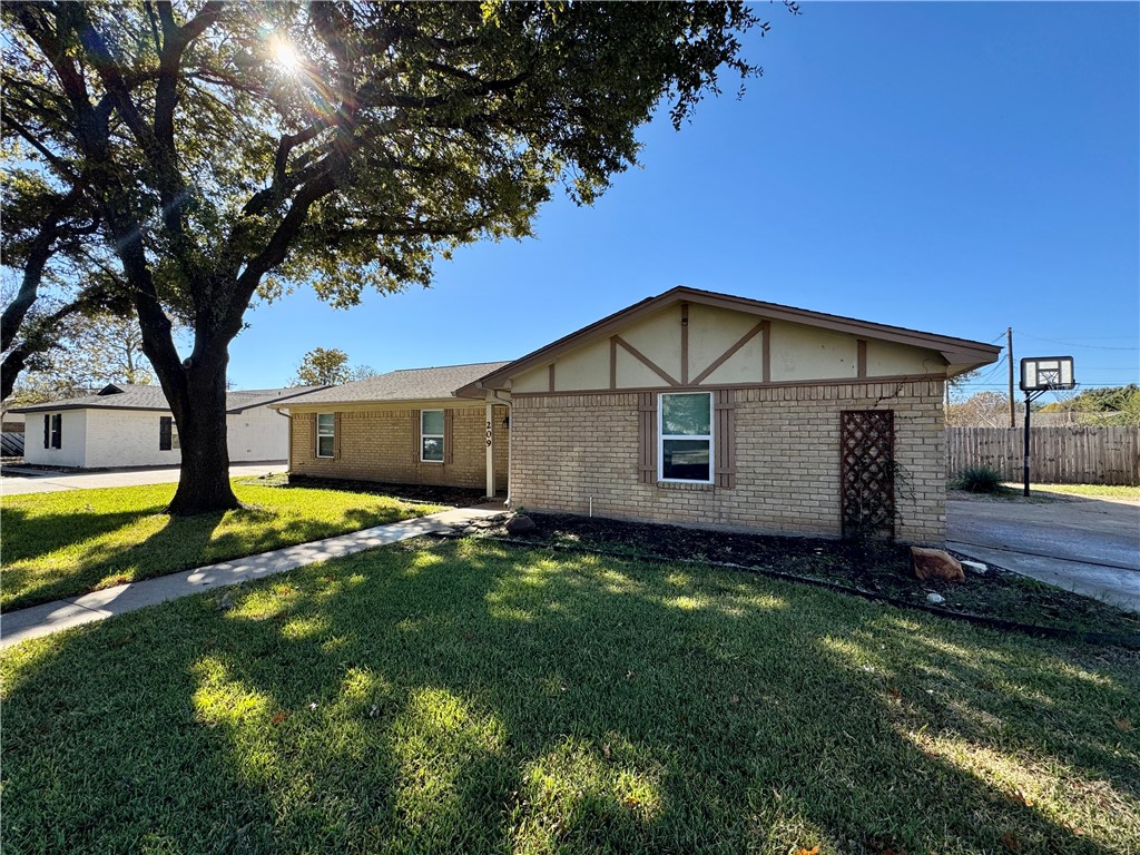 209 Travis Lane Hewitt, TX 76643 - Photo 2 of 16