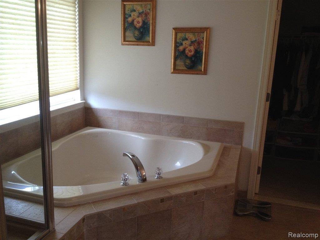 3609 Everett Drive Rochester, MI 48307 - Photo 5 of 9 photo 2(1).JPG