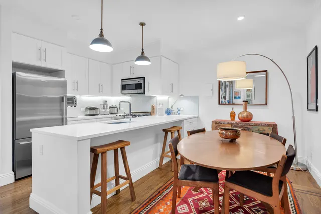 a picture of a wall with a white wall and white wall