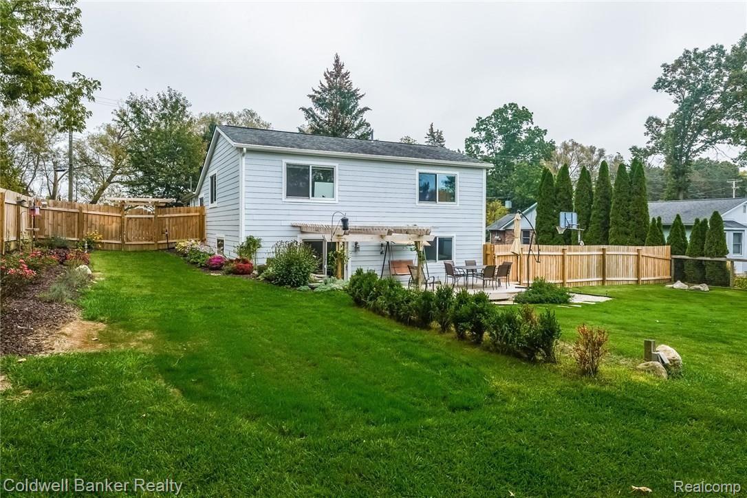 1279 Porter Road White Lake, MI 48383 - Photo 24 of 30 028-Rear_View-4794069-medium.jpg