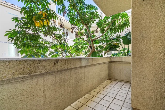 $515,000 | 16940 Chatsworth Street, Unit 208, Granada Hills, CA 91344