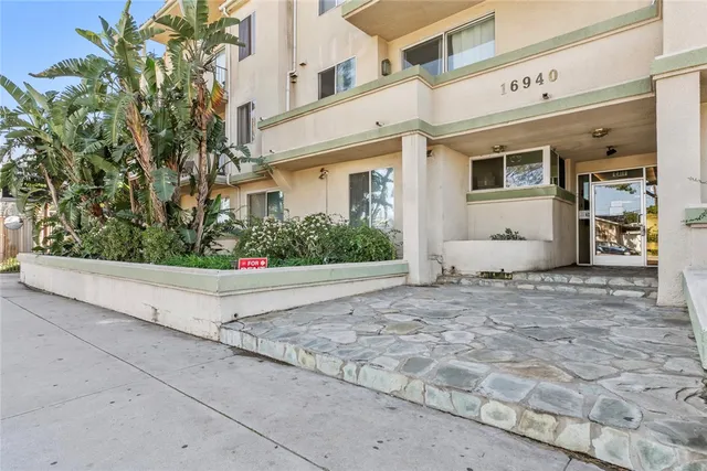 $515,000 | 16940 Chatsworth Street, Unit 208, Granada Hills, CA 91344