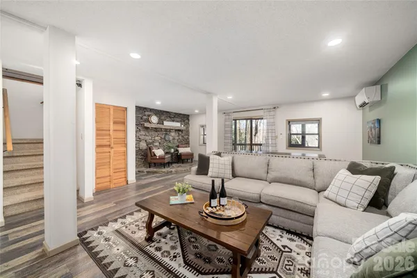 $550,000 | 37 Cherokee Trail, Fletcher, NC 28732