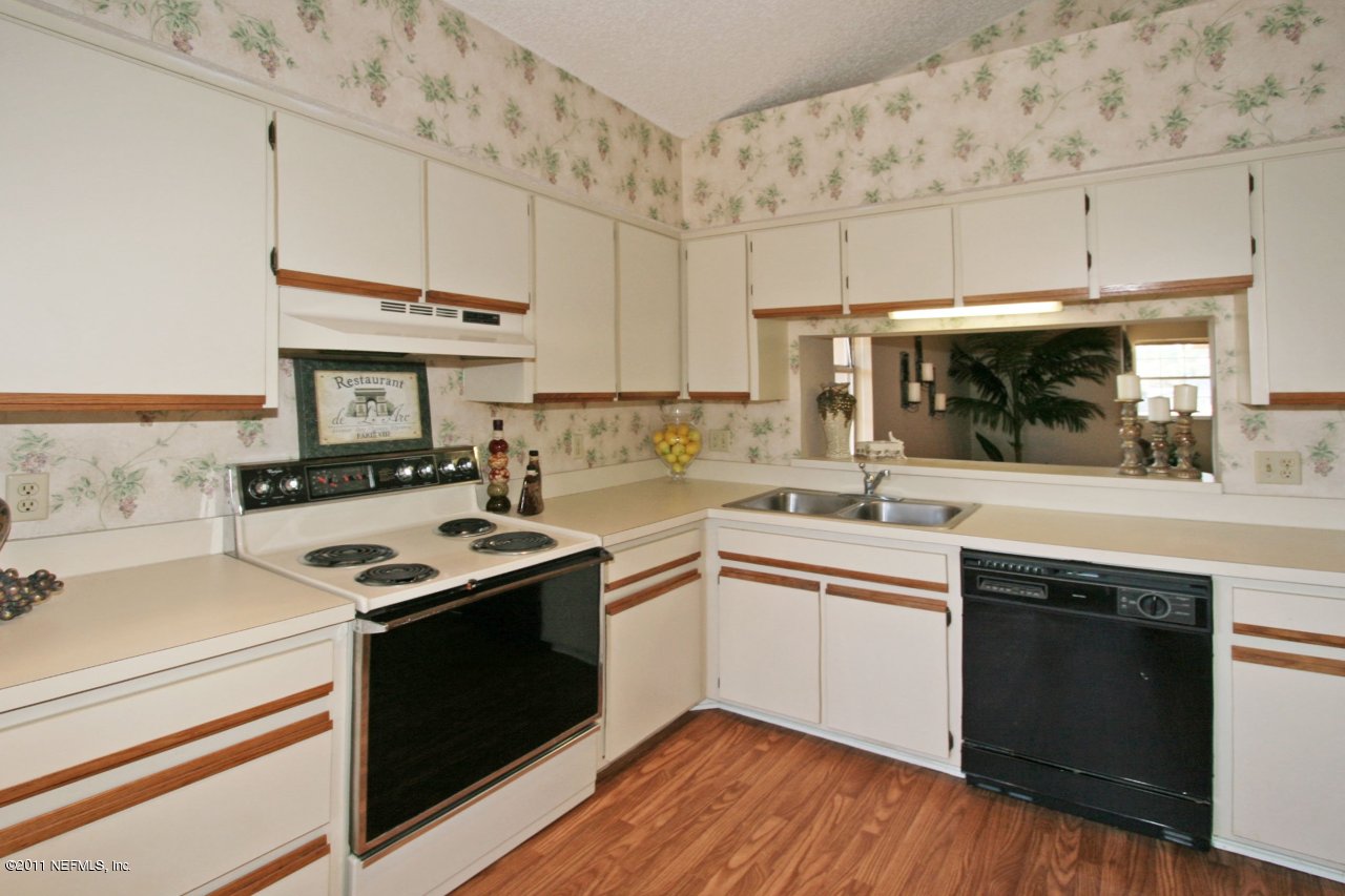 302 Tournament Road, Unit 302 Ponte Vedra Beach, FL 32082 - Photo 15 of 20 Kitchen