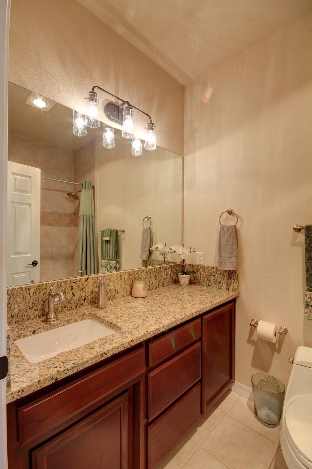 4491 Pioneer Road Medford, OR 97501 - Photo 32 of 34 One of the home's 2 guest bathrooms. Ne