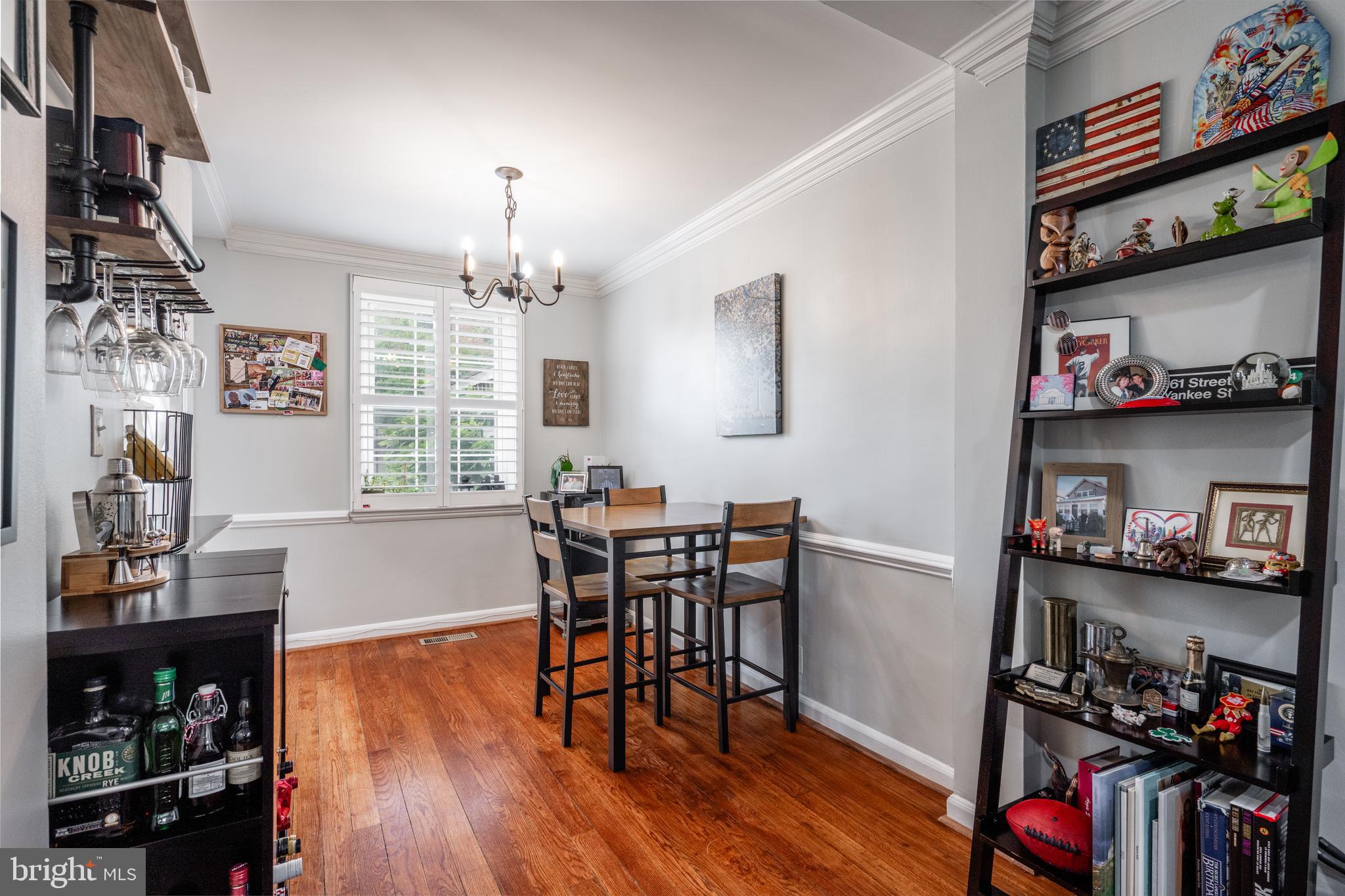 4205 32nd Road South Arlington, VA 22206 - Photo 10 of 40 GORGEOUS WOOD FLOORS