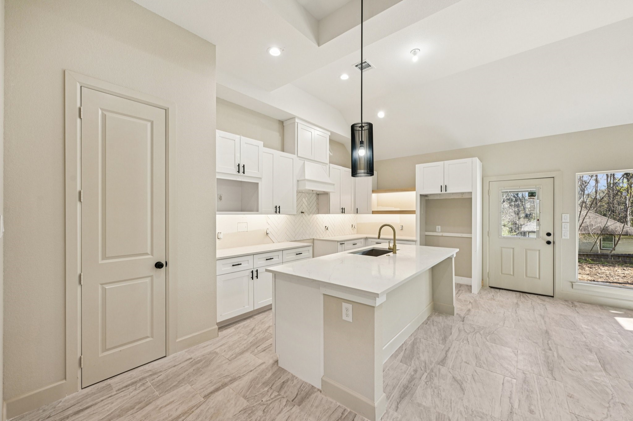 15132 Coaltown Road Willis, TX 77378 - Photo 10 of 29 This beautifully designed kitchen offers an under-mount sink, soft-close white cabinetry with under-cabinet lighting.