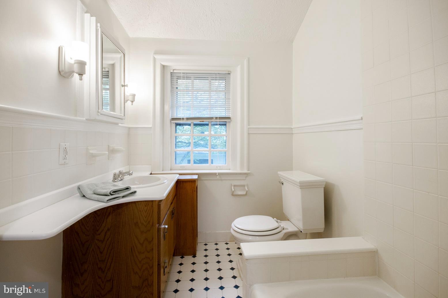 543 Manor Road Wynnewood, PA 19096 - Photo 29 of 43