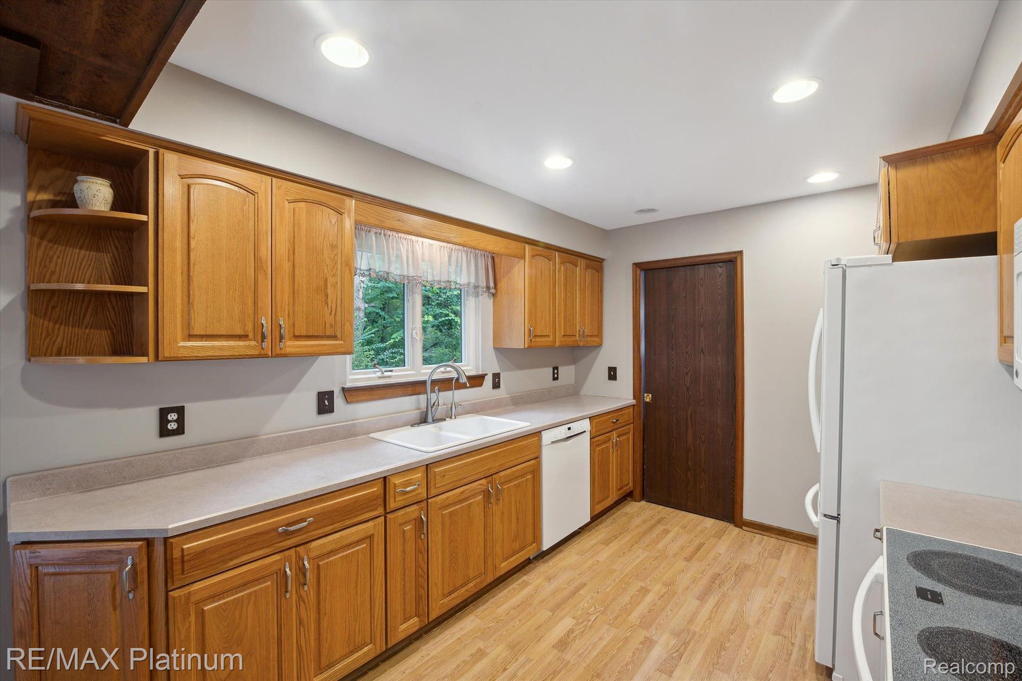 4987 Culver Road Brighton, MI 48114 - Photo 8 of 25 Kitchen with appliances included