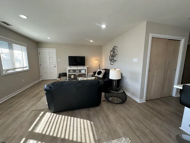 $1,500 | 3 South Granville Avenue, Unit 202, Margate City, NJ 08402