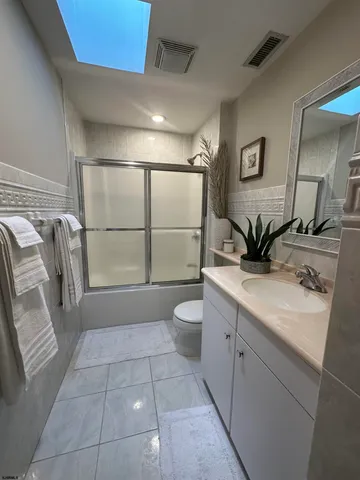 $1,500 | 3 South Granville Avenue, Unit 202, Margate City, NJ 08402