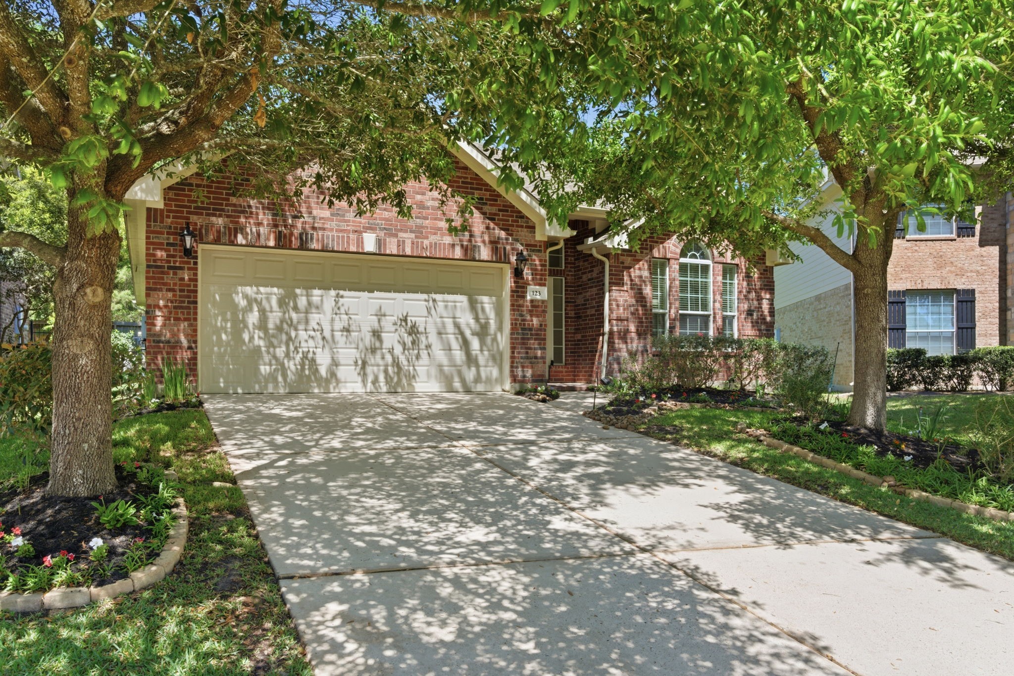 123 North Hawkhurst Circle Magnolia, TX 77354 - Photo 3 of 40