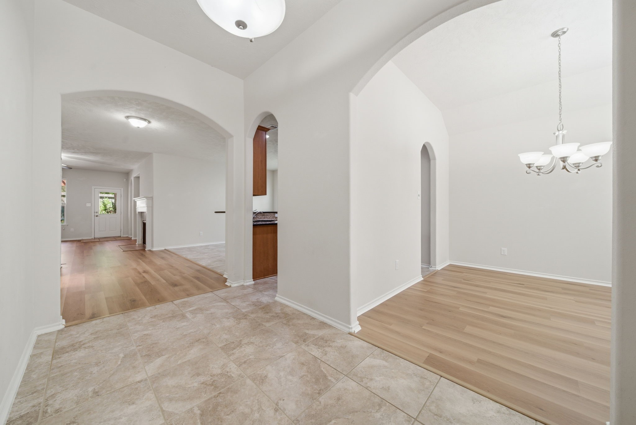 123 North Hawkhurst Circle Magnolia, TX 77354 - Photo 4 of 40