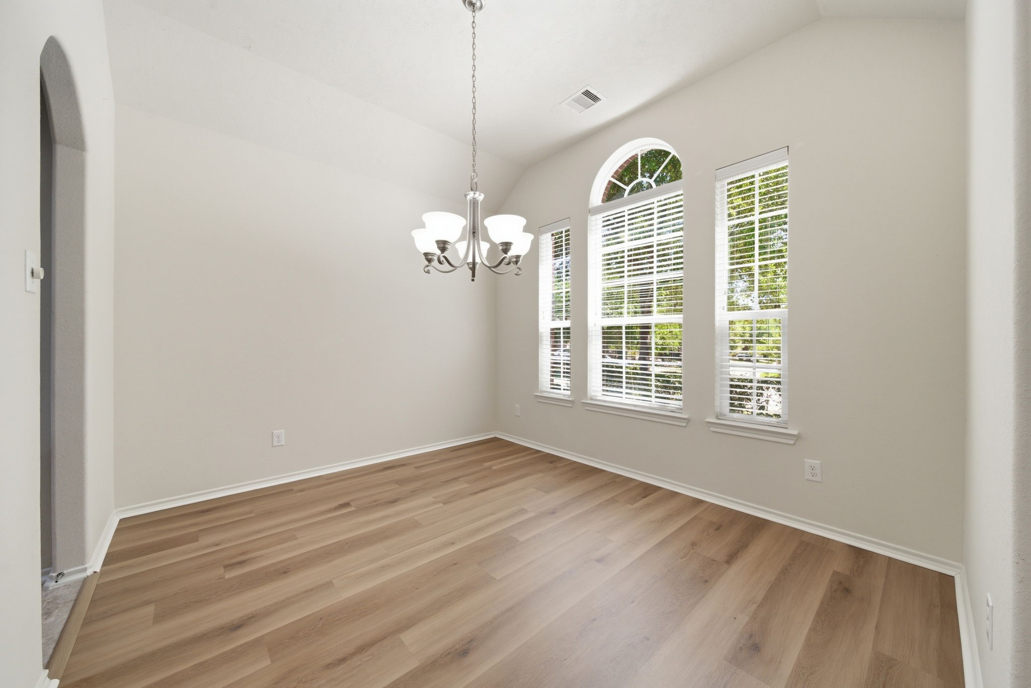 123 North Hawkhurst Circle Magnolia, TX 77354 - Photo 6 of 40