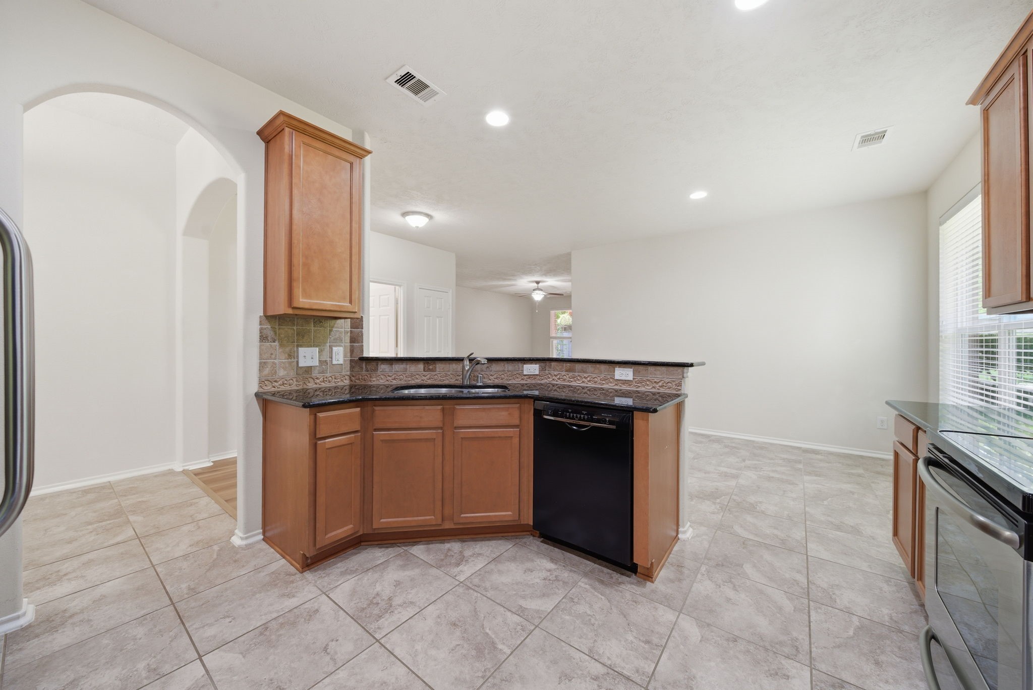 123 North Hawkhurst Circle Magnolia, TX 77354 - Photo 8 of 40