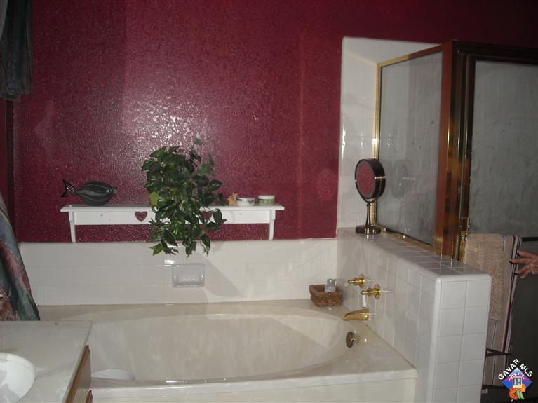 3125 Shale Road Palmdale, CA 93550 - Photo 8 of 8 a bathroom with a bathtub