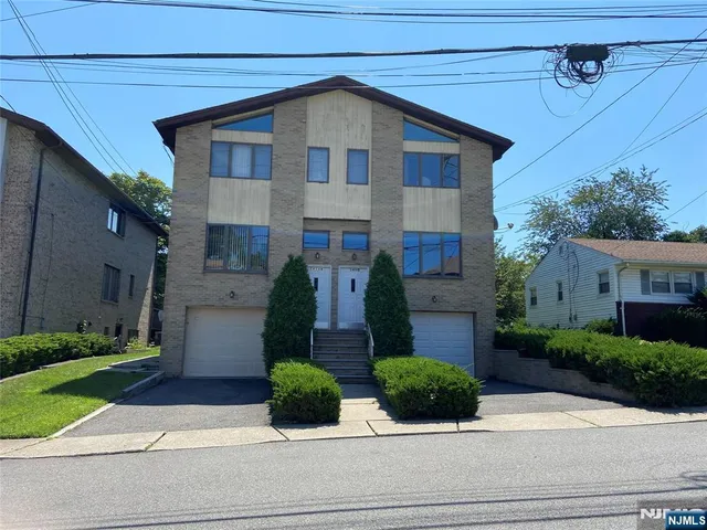 a front view of house with garage and yard