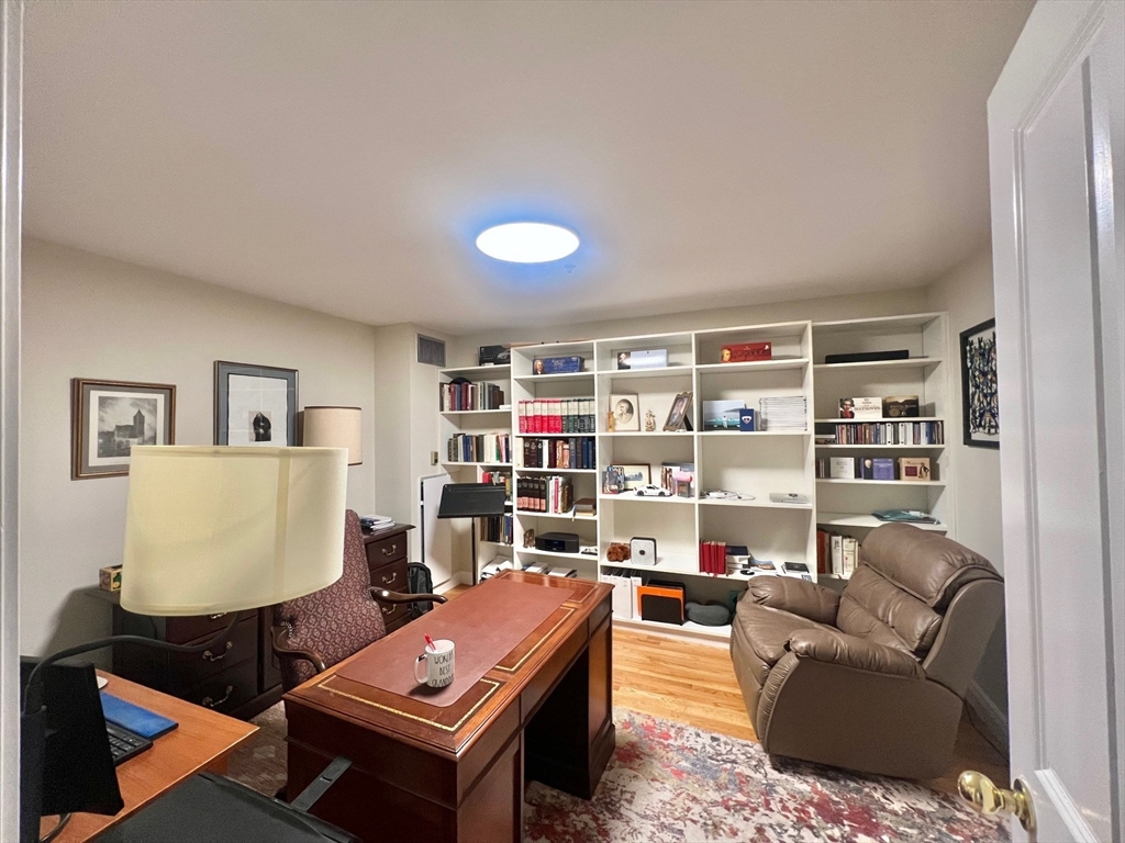 4 Charlesgate East, Unit 402 Boston, MA 02215 - Photo 5 of 16