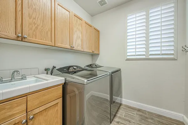 $695,000 | 4686 North Arrow Ridge Way, Clovis, CA 93619