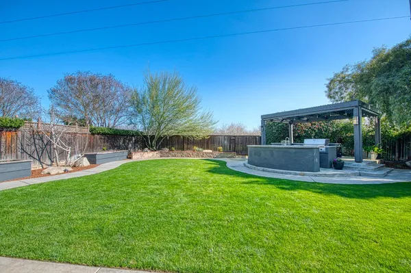 $695,000 | 4686 North Arrow Ridge Way, Clovis, CA 93619