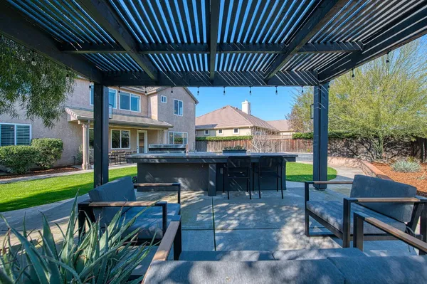 $695,000 | 4686 North Arrow Ridge Way, Clovis, CA 93619