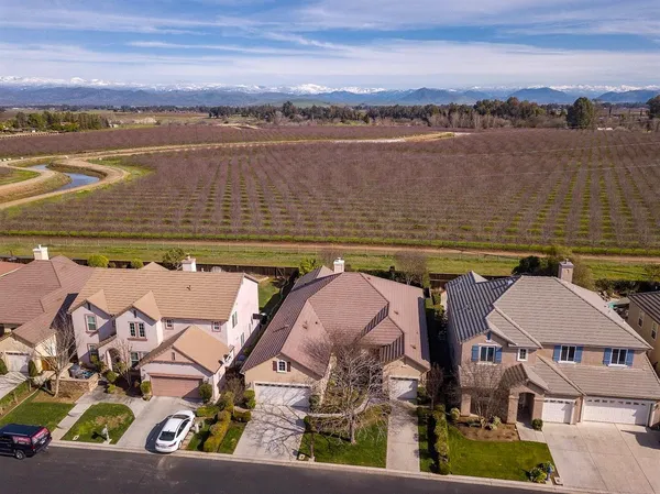 $695,000 | 4686 North Arrow Ridge Way, Clovis, CA 93619