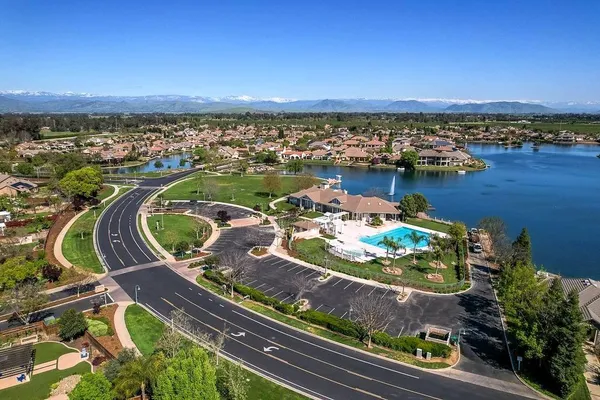 $695,000 | 4686 North Arrow Ridge Way, Clovis, CA 93619