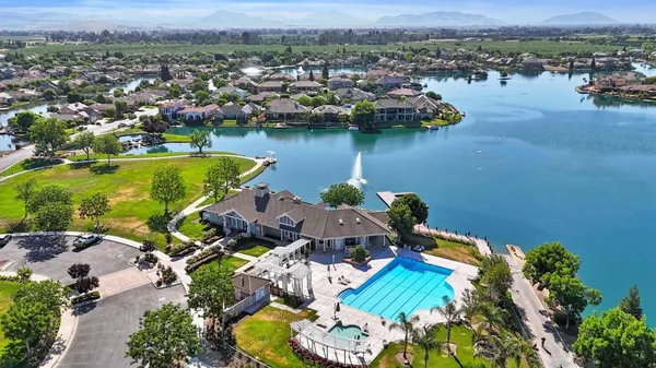 $695,000 | 4686 North Arrow Ridge Way, Clovis, CA 93619