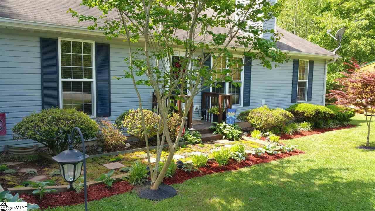 427 Carousel Road Gray Court, SC 29645 - Photo 2 of 30