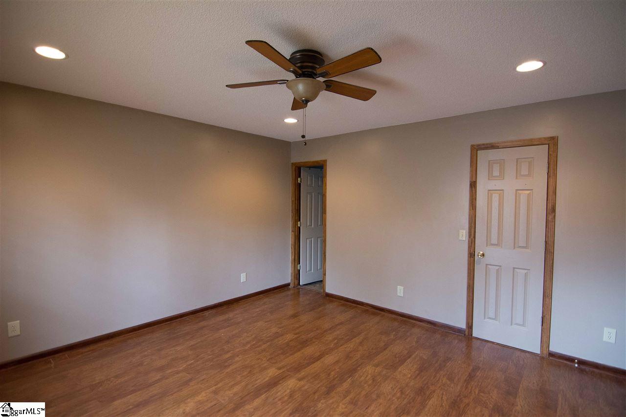 427 Carousel Road Gray Court, SC 29645 - Photo 13 of 30