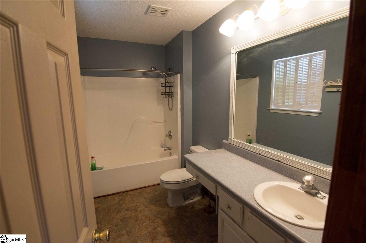 427 Carousel Road Gray Court, SC 29645 - Photo 14 of 30