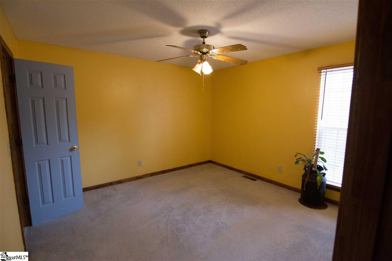 427 Carousel Road Gray Court, SC 29645 - Photo 16 of 30