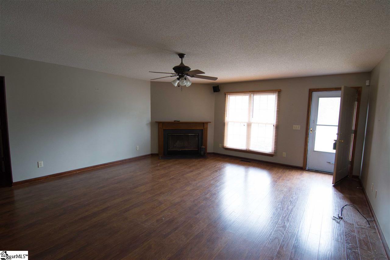 427 Carousel Road Gray Court, SC 29645 - Photo 8 of 30