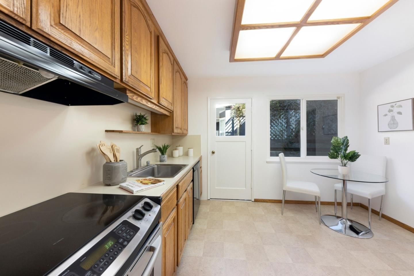 1168 Crespi Drive Pacifica, CA 94044 - Photo 12 of 42 a living room with furniture