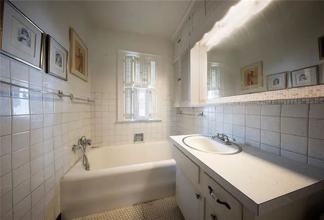 $320,000 | 5809 Kenwood Avenue, Kansas City, MO 64110