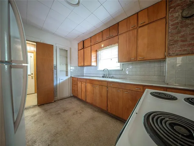 $320,000 | 5809 Kenwood Avenue, Kansas City, MO 64110