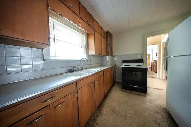 $320,000 | 5809 Kenwood Avenue, Kansas City, MO 64110