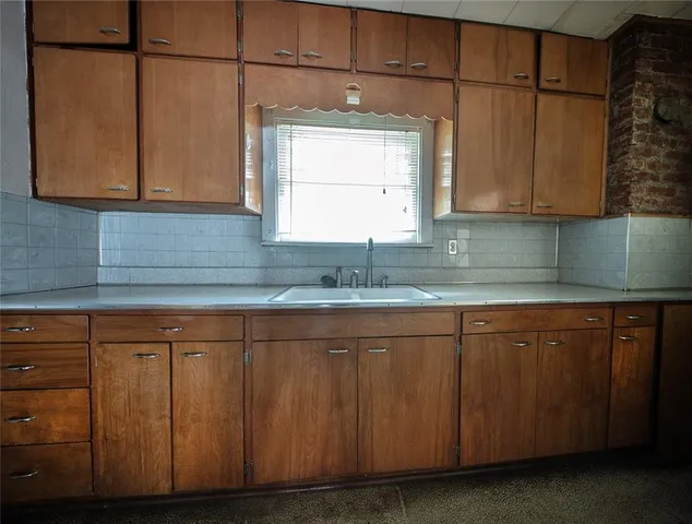 $320,000 | 5809 Kenwood Avenue, Kansas City, MO 64110