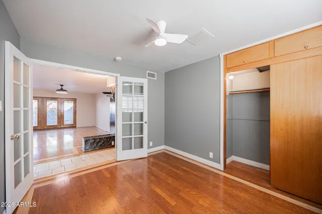 a close up view of a washer and dryer