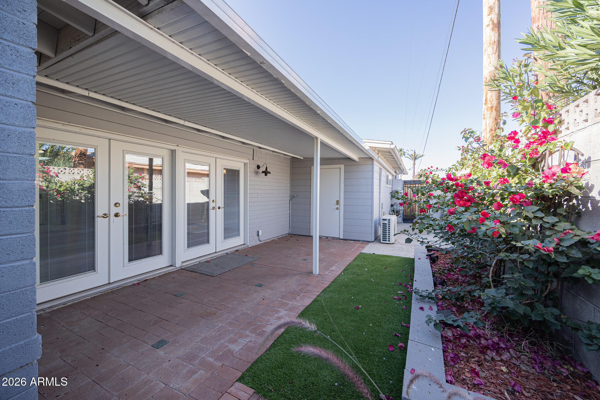 3137 North 4th Avenue Phoenix, AZ 85013 - Photo 31 of 36 a view of a house with a garden