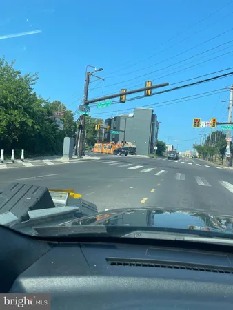 a view of a parking area