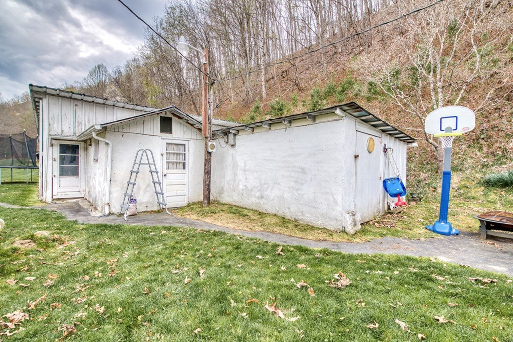 836 Cleghorn Valley Road Marion, VA 24354 - Photo 5 of 19 Gallery Image 5