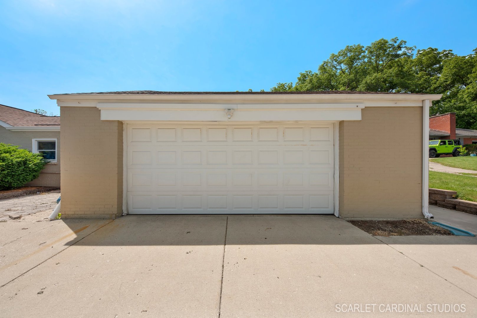 706 South Gables Boulevard Wheaton, IL 60189 - Photo 21 of 26 a view of a garage