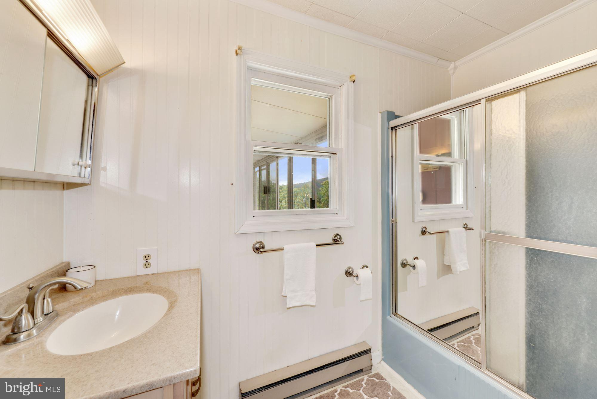 23431 Foxville Road Smithsburg, MD 21783 - Photo 14 of 40 Main Level Full Bath