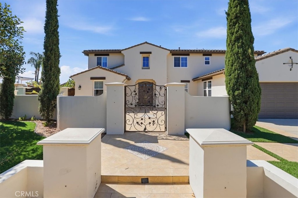 16795 Eagle Peak Road Riverside, CA 92504 - Photo 9 of 74 Gated Courtyard