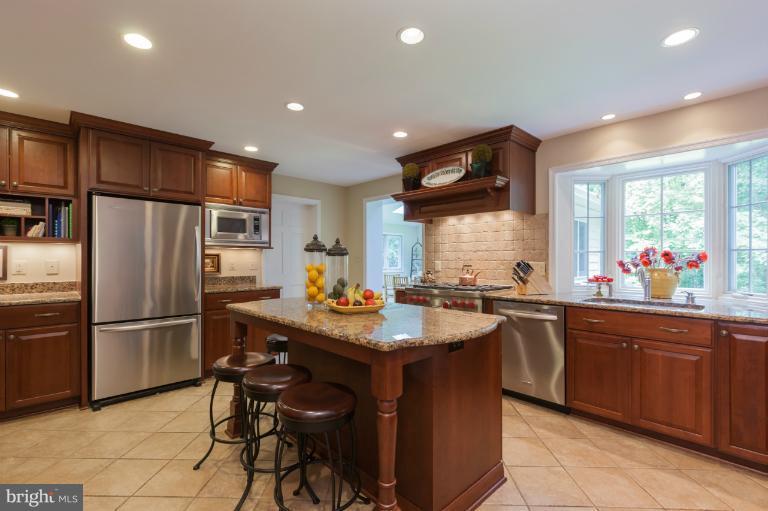 10513 Adel Road Oakton, VA 22124 - Photo 18 of 30 Kitchen