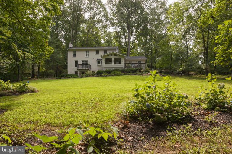 10513 Adel Road Oakton, VA 22124 - Photo 21 of 30 Exterior (Rear)