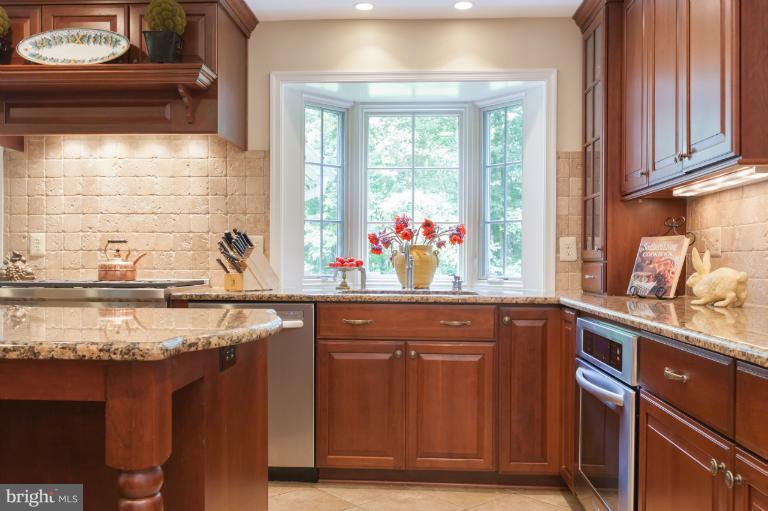 10513 Adel Road Oakton, VA 22124 - Photo 23 of 30 Kitchen